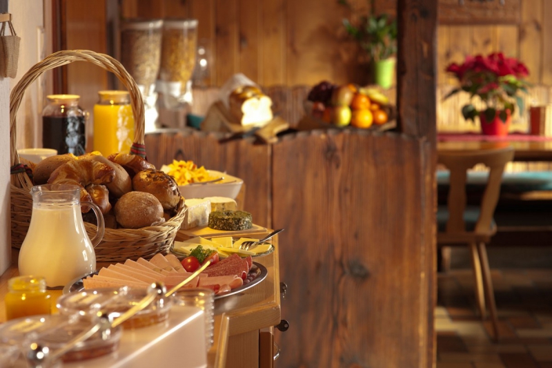 boulangerie-LA ROQUETTE SUR VAR-min_breakfast_buffet_food_restaurant_meal_hotel_plate_fresh-718745